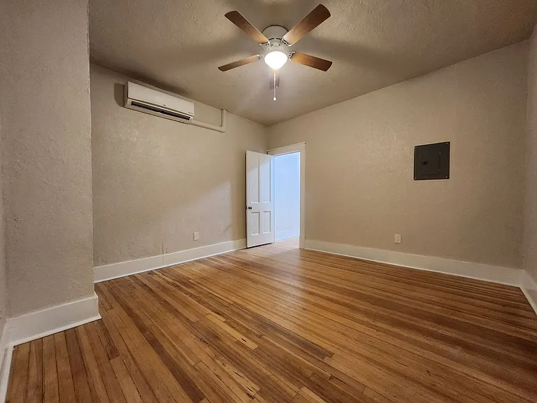 1000 Carteret Ave #8 — Photo 8