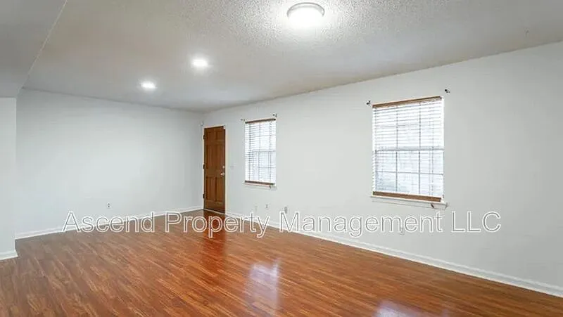 Building Photo - 5822 Moody Sawyer Rd #B