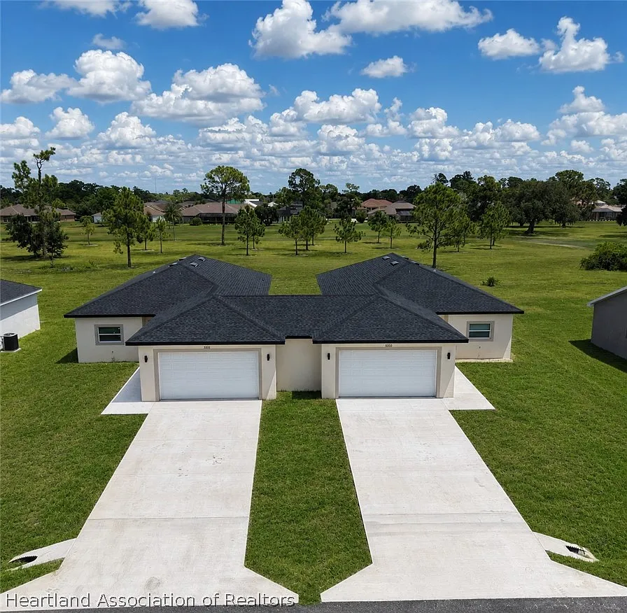 3 bed, 2.0 bath, 1700 sqft, $2,190 — Photo 2