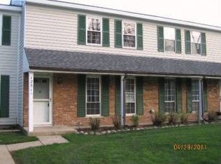 1251 Downing St, Roselle, IL 60172
