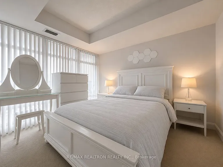 2181 Yonge St #2001 — Photo 10