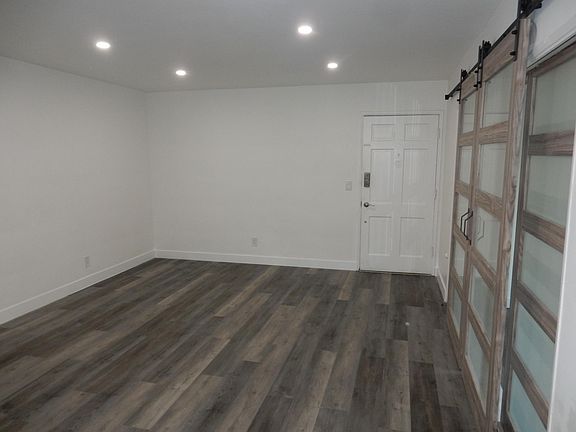 5th image of 6055 Cahuenga Blvd #1