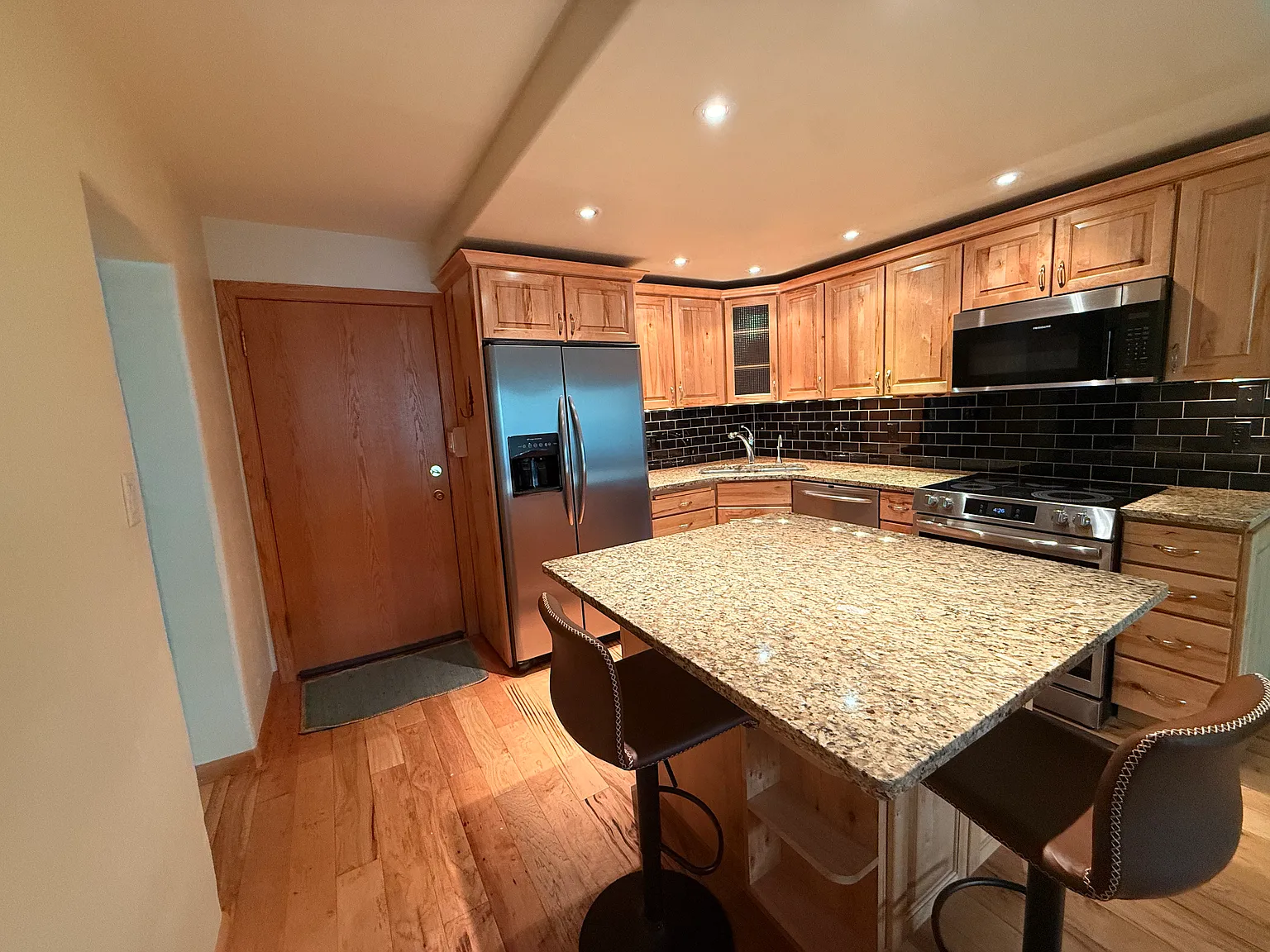 1 bed, 595 sqft, $5,500 — Photo 2