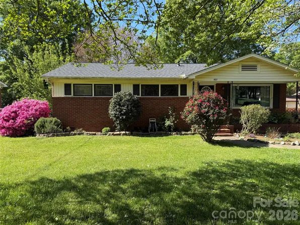 1527 Woodhill Ln, Charlotte, NC 28205
