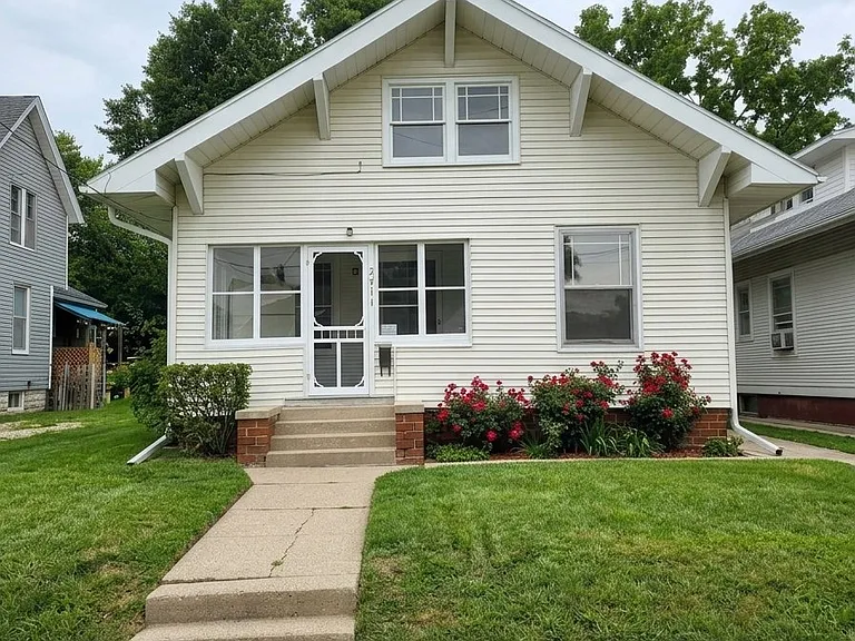 751 Mulberry St — Photo 1