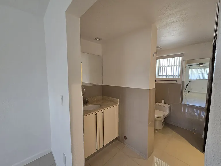 2800 NE 203rd St #24 — Photo 38