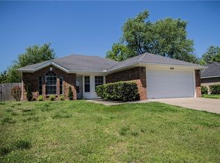 561 Walker St, Centerton, AR 72719