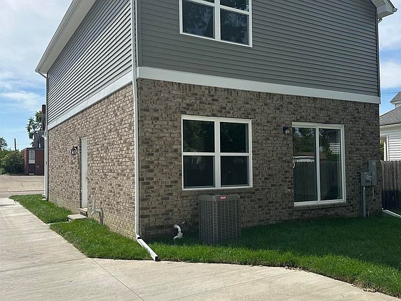 3rd image of 22319 Ridgeway St