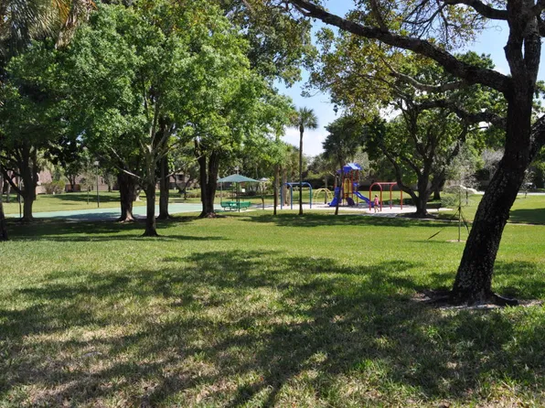 1211 12TH Court, Palm Beach Gardens, FL 33410