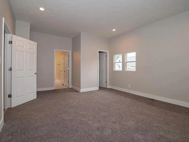sitting area off primary BR