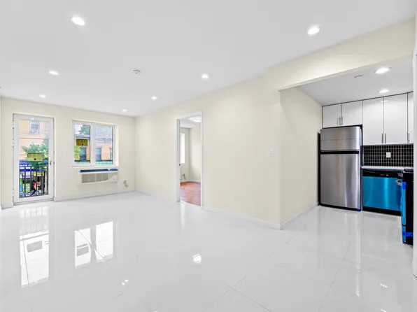 91-23 Corona Avenue image 4 of 25