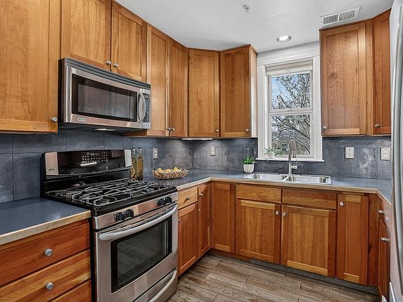 3rd image of 1460 Lee Hill Dr #3