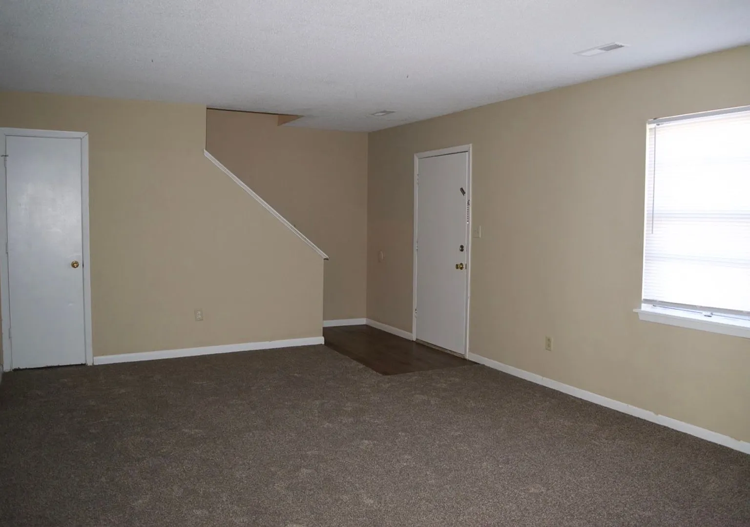Nice 3 Bedroom 2.5 Bathroom Townhome — Photo 4
