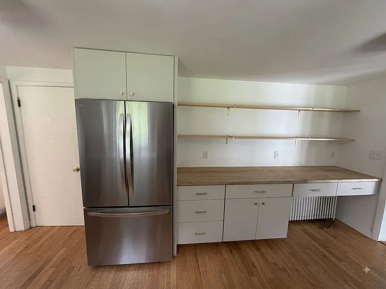 354 N Plain Rd — Photo 5