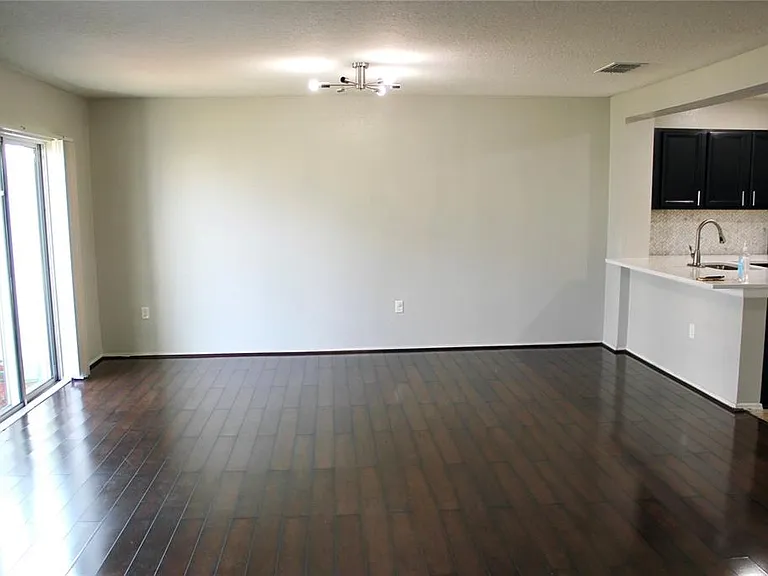 1017 Chalcedony St — Photo 9