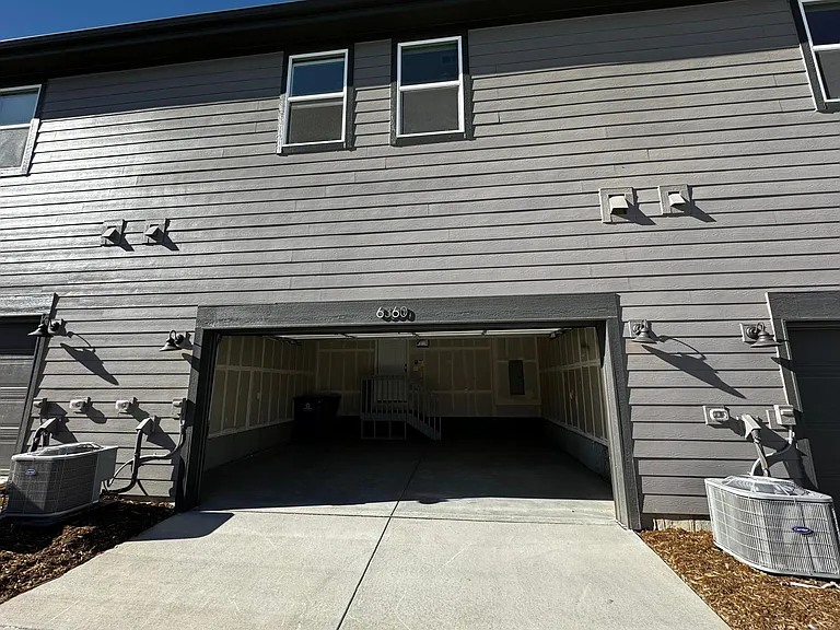 Garage face