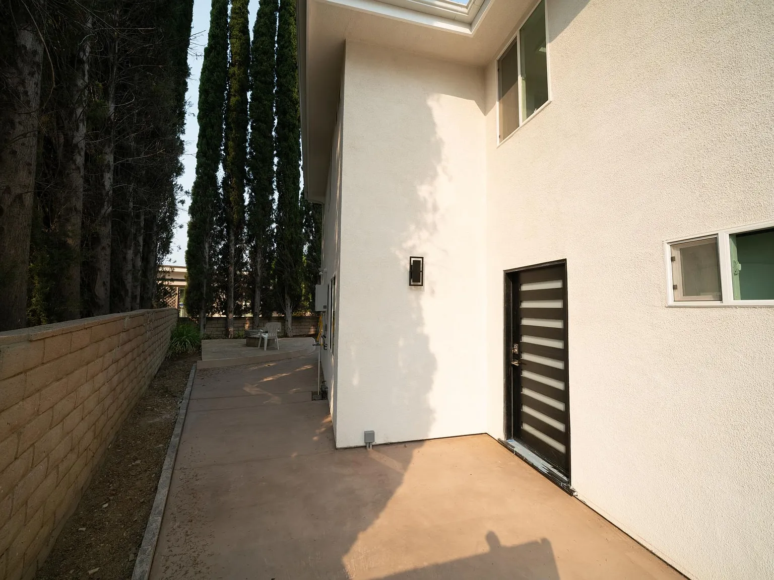 21863 Woodland Crest Dr — Photo 2