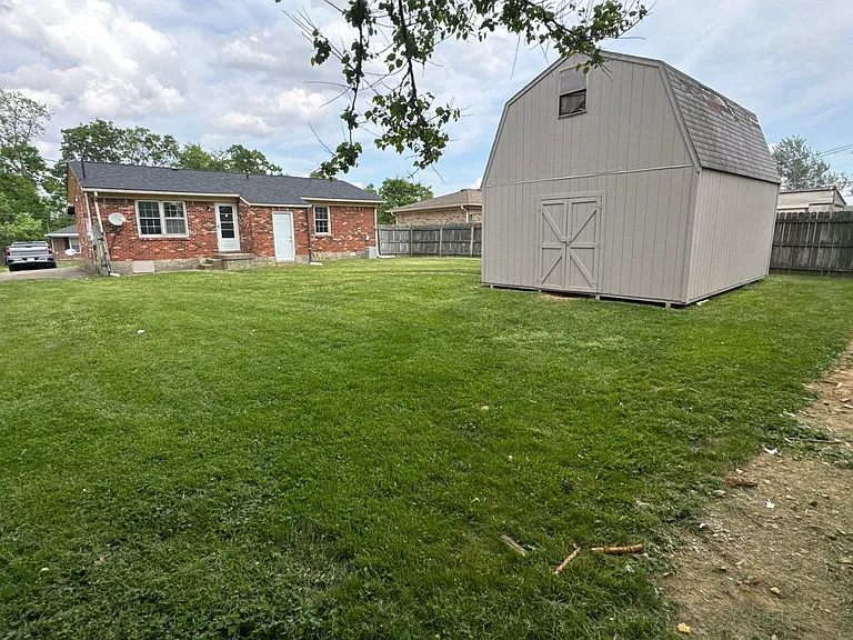 1814 Oakwood Dr — Photo 6