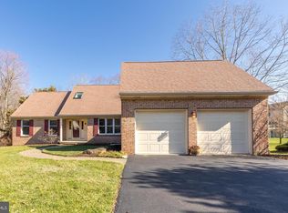 4 Running Brook Ln, Newark, DE 19711