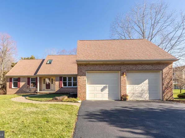 4 Running Brook Ln, Newark, DE 19711