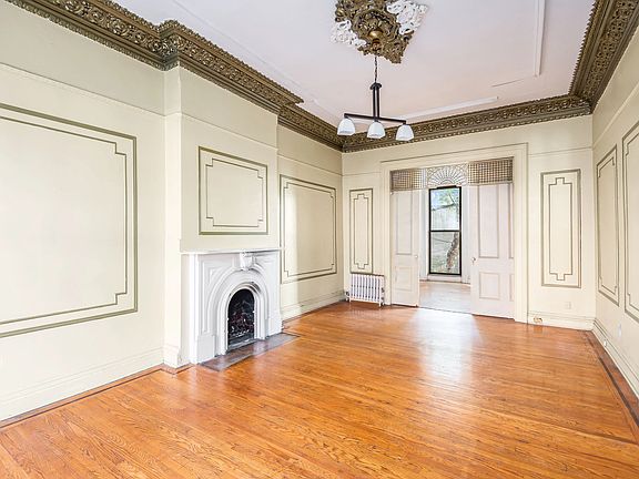 3rd image of 468 Waverly Ave