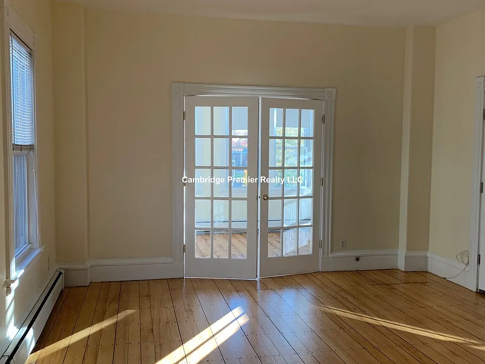 547 Broadway #4