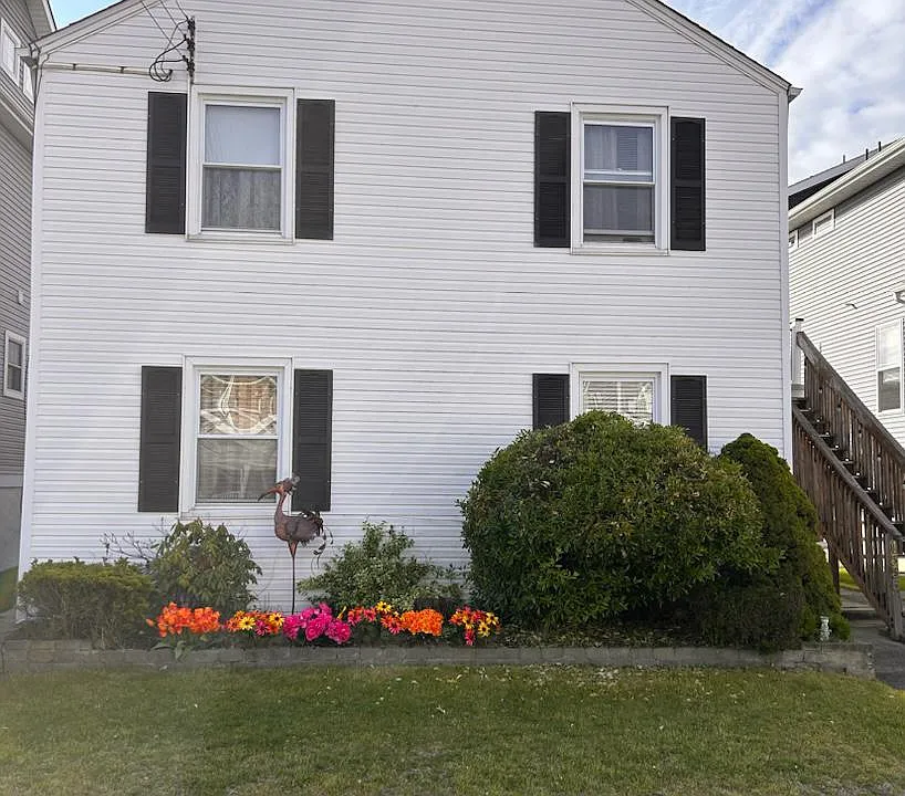 1335 Simpson Ave