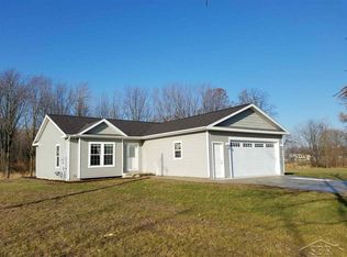 525 N 1st St, Chesaning, MI 48616