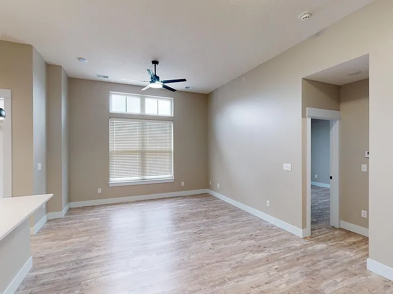 2111 State St — Photo 11