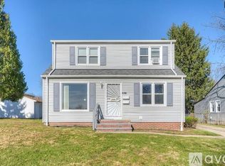 12319 Park Knoll Dr, Garfield Heights, OH
