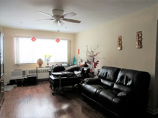 Sold by SpaceMax Realty Inc | media 9