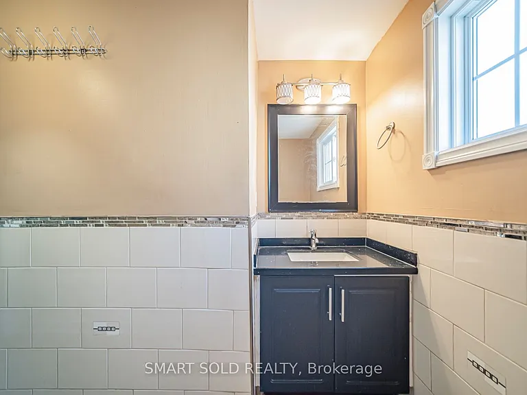 5 Horseley Hill Dr E — Photo 30