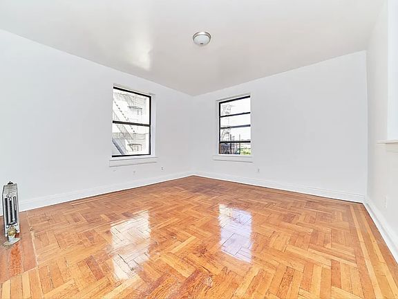 2nd image of 13 Cumming St APT 5B