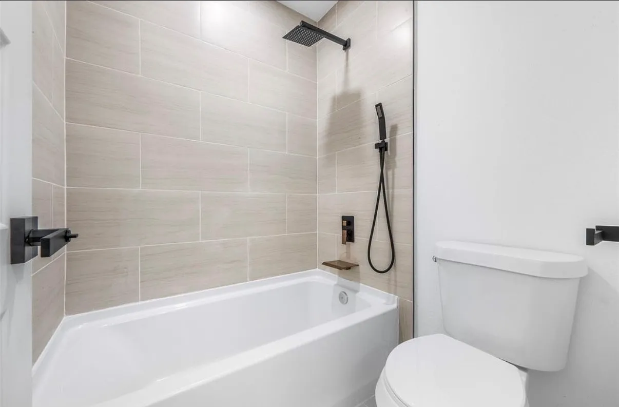 5 bed, 2580 sqft, $3,500 — Photo 3