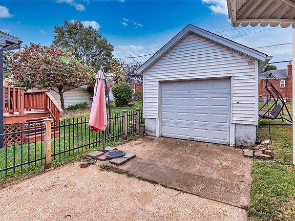 3rd image of 4718 Stone Ave