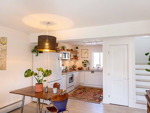Dining area off kitchen