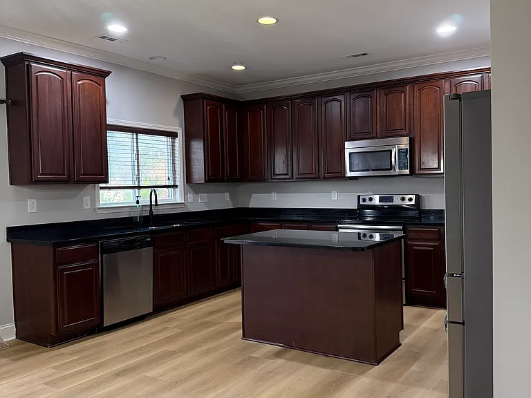 101 Silverspring Pl — Photo 17