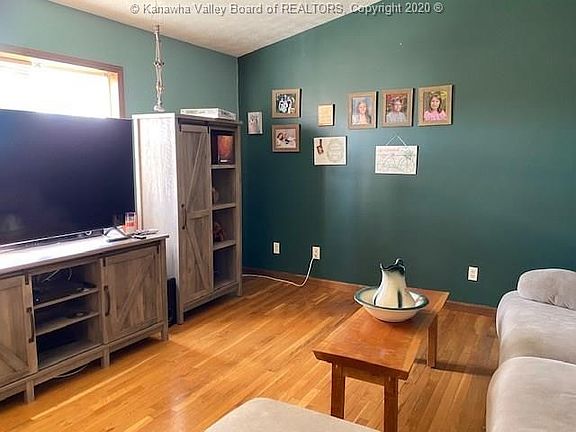 4th image of 519 Diamond Dr