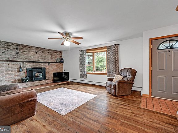 4th image of 10 Heagy Dr