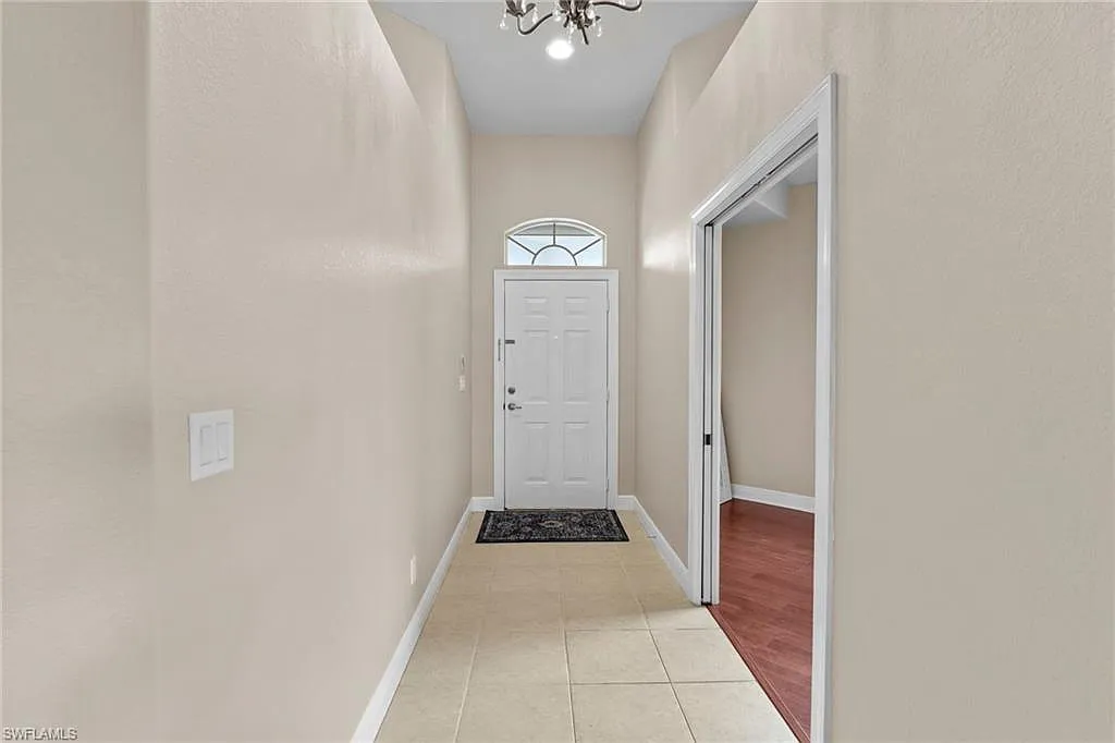 3 bed, 2.0 bath, 1861 sqft, $6,000 — Photo 3