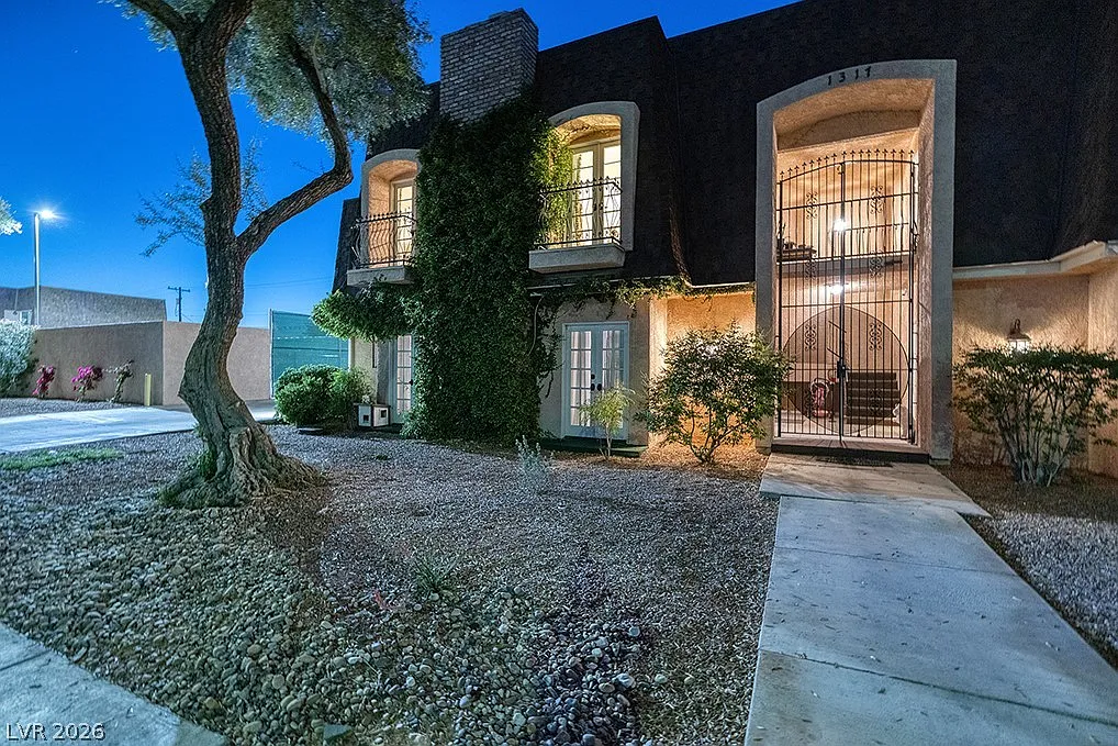 4 bed, 3.5 bath, 2620 sqft, $3,000 — Photo 1