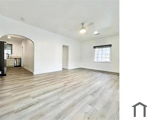 1524 N Sycamore St — Photo 5