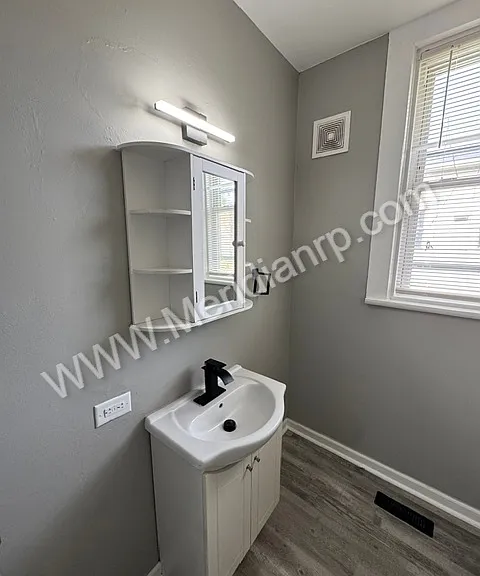 1104 Stophlet St — Photo 6