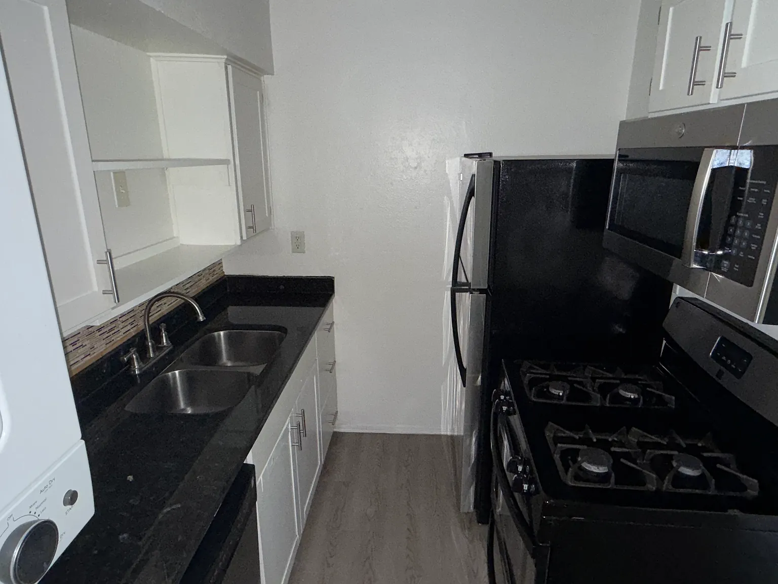2 bed, 820 sqft, $1,050 — Photo 4