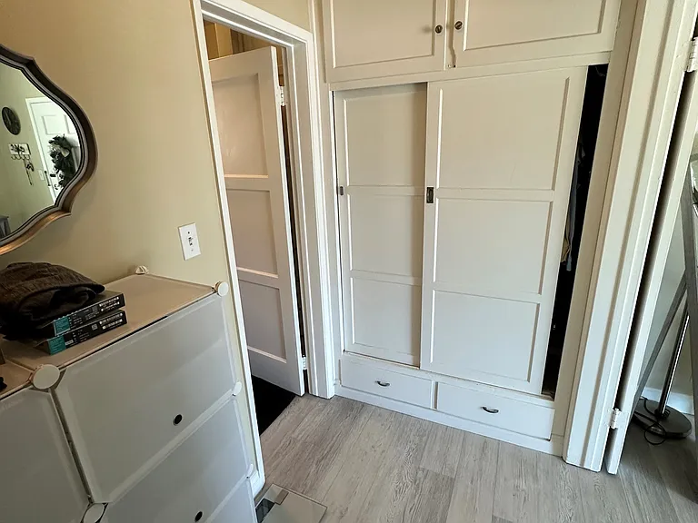 Dressing Area / Closet