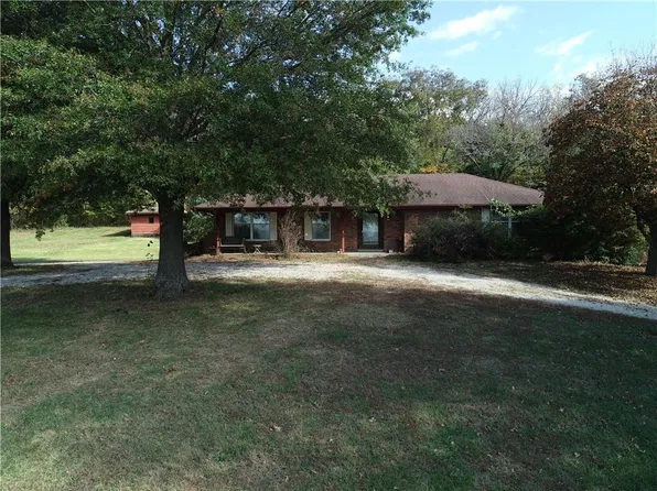 32945 Crescent Hill Rd, Paola, KS 66071