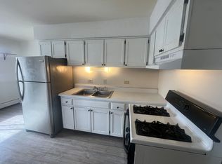 10364 Michael Todd Ter #1E, Glenview, IL 60025