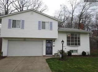 24421 Ridgeline Dr, Bedford Heights, OH