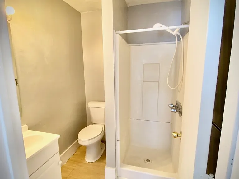 725 E 5th St #7 — Photo 7