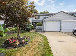 15 Farnwood Rd, Mount Laurel, NJ 08054